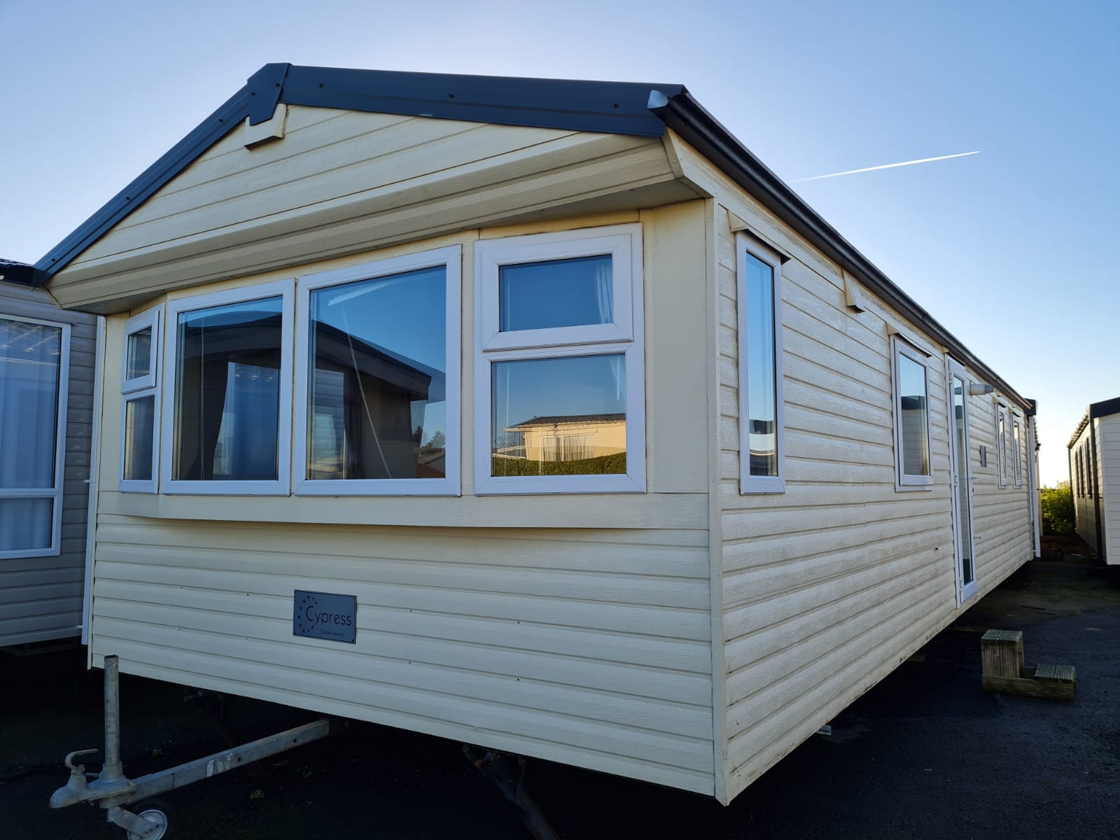 Outside view of a cream coloured mobile home